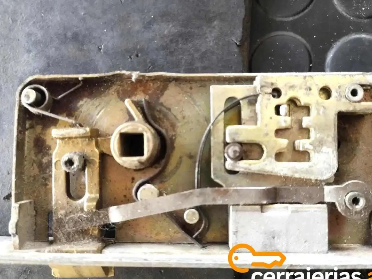 cerrajeros en san nicolas de los arroyos argentina servicios de confianza y seguridad las 24hs