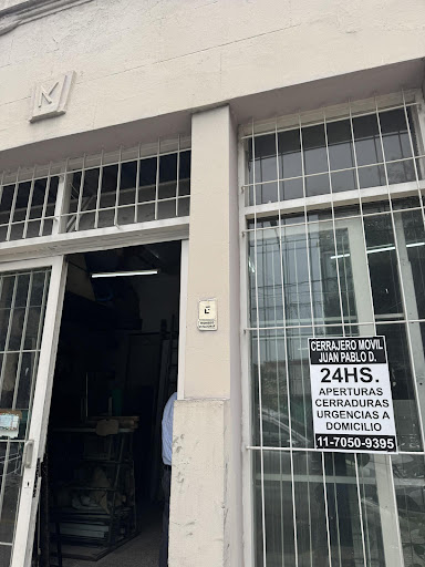 Cerrajero móvil Juan Pablo D. 24hs